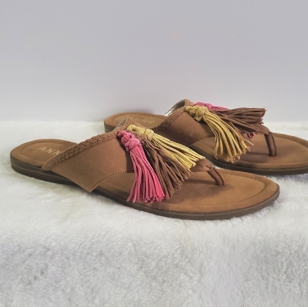 NWOT Anne Klein Adrienna Iflex Tan Leather Tassel Thong Sandals Size 9.5M